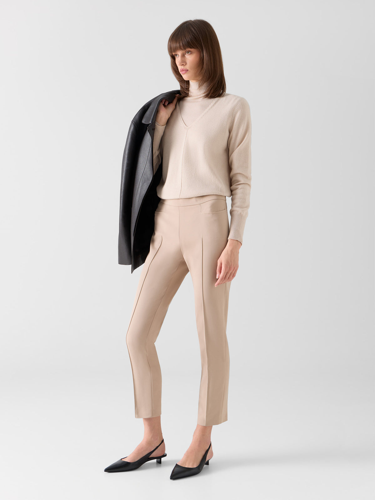 2026-04-01_ECOM_EDITORIAL_PANTS_GUIDE1193_d780a89c-c92b-4535-b1fe-d38740a5813c - Akris EU