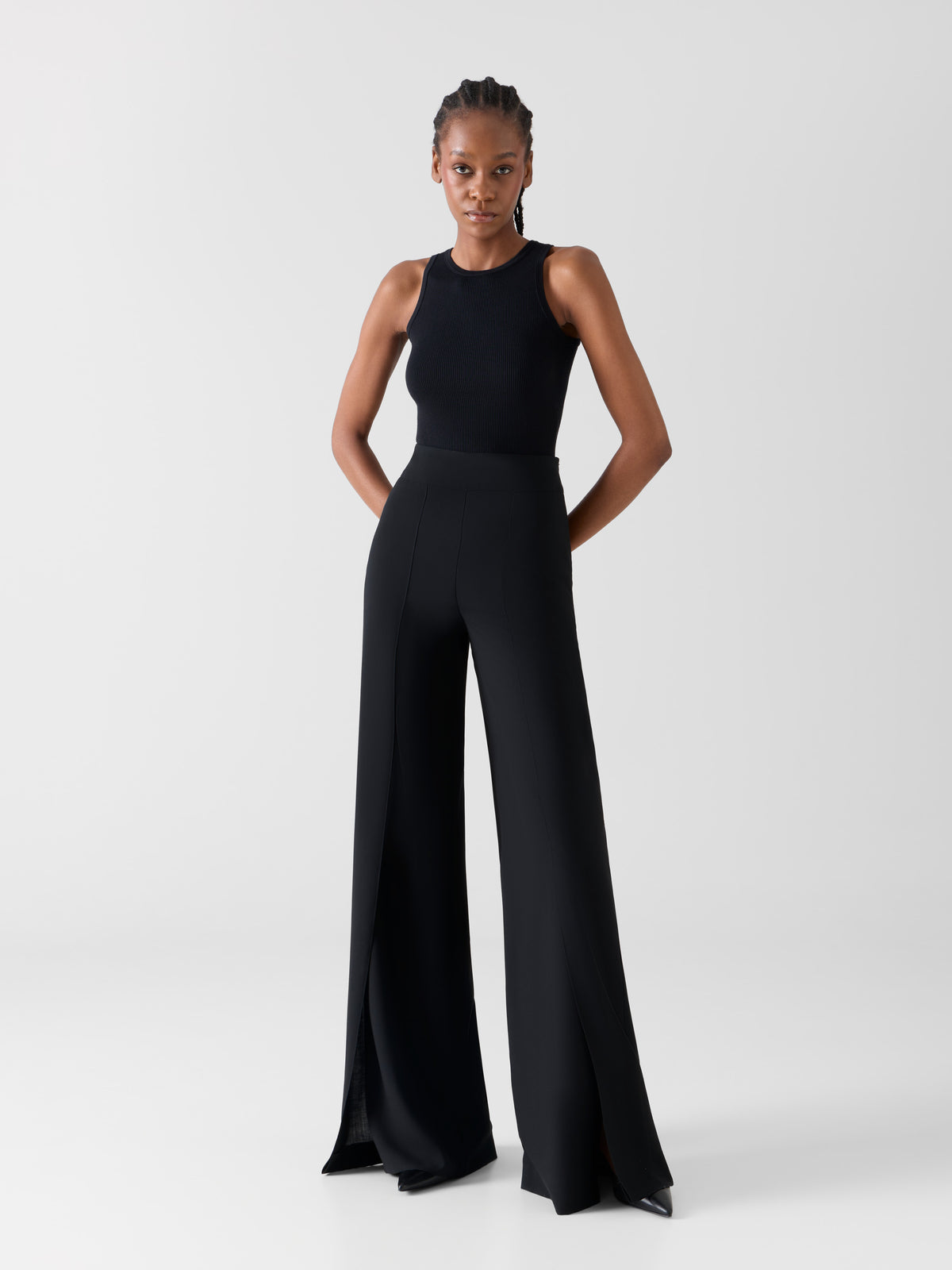 2026-04-01_ECOM_EDITORIAL_PANTS_GUIDE1647_e683c29d-0701-4da9-987d-e220b38a0936 - Akris EU
