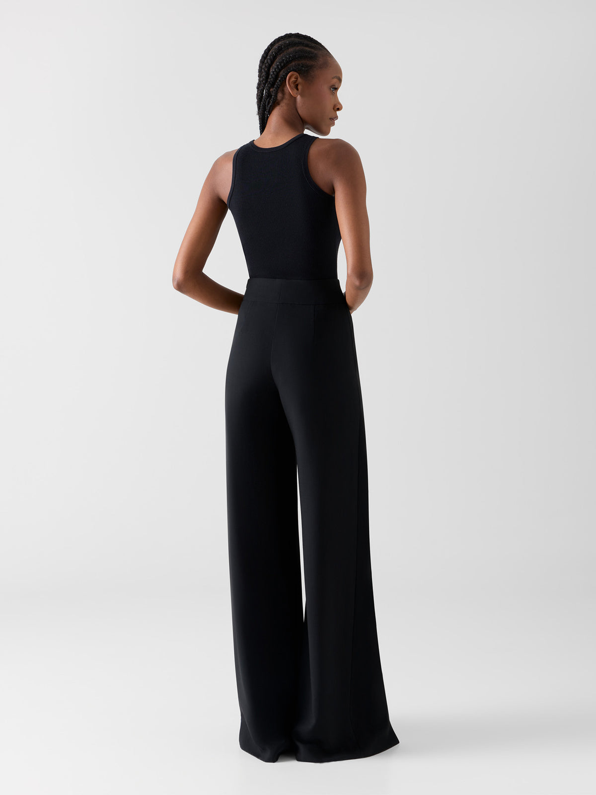 2026-04-01_ECOM_EDITORIAL_PANTS_GUIDE1682_7a1a9d80-de6c-4e96-959e-7700f4bf06b4 - Akris EU