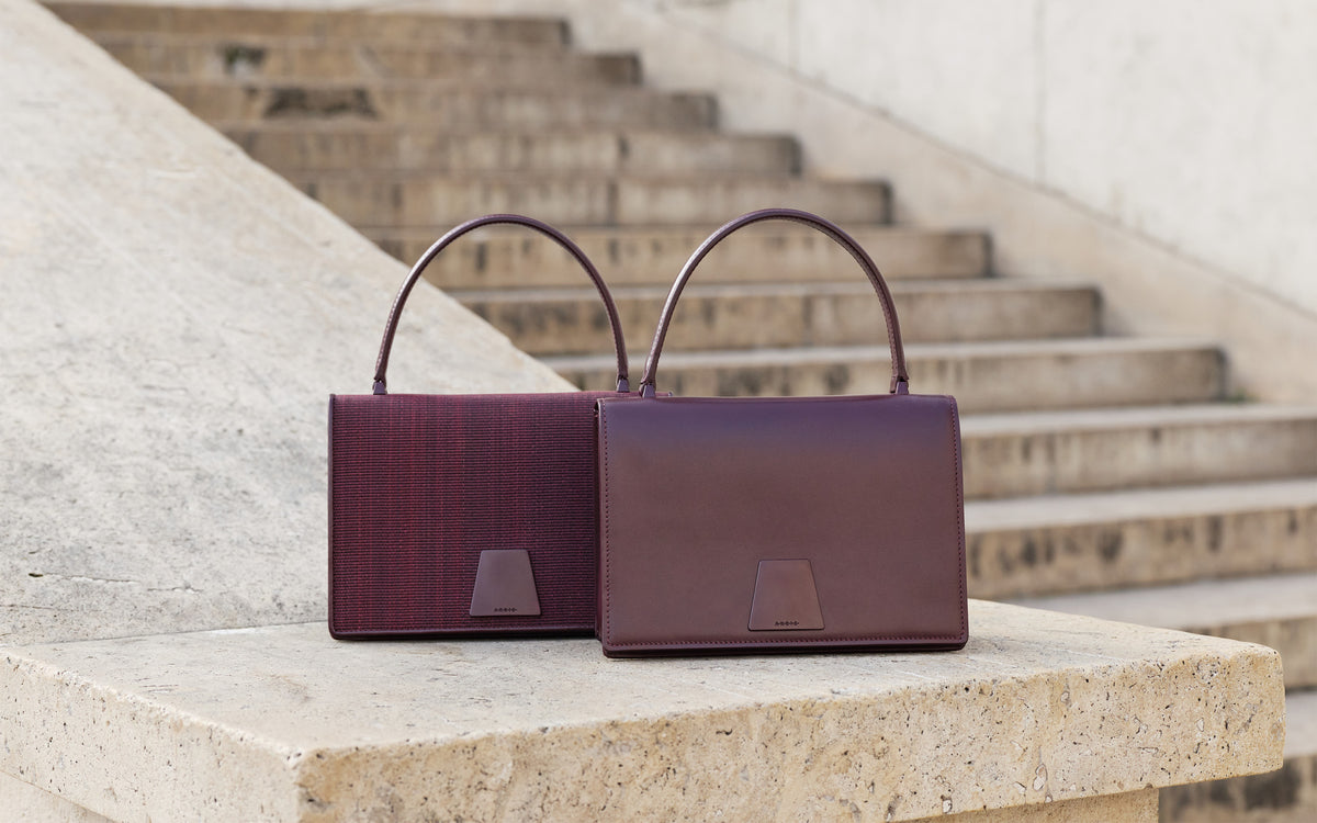 Akris Alice Bag in burgundy crafted from leather and horsehair with clean lines, luxurious materials and timeless elegance.