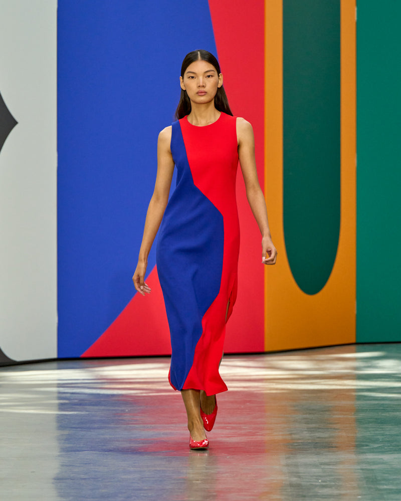 A look from Akris Spring/Summer 2026, blending art and fashion with Swiss luxury design, couture craftsmanship, and timeless elegance inspired by Leon Polk Smith