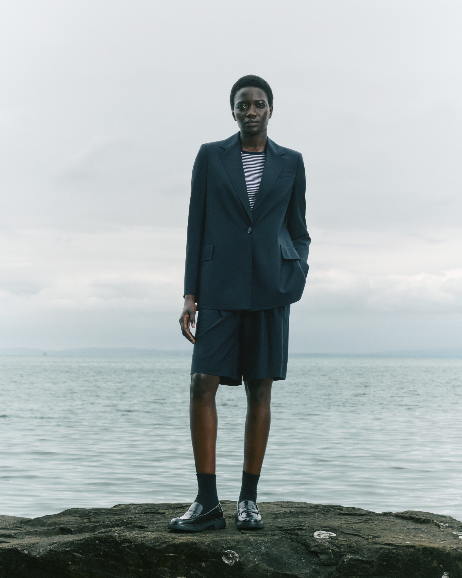 Designer Wide Cool Wool Bermuda Shorts - navy 