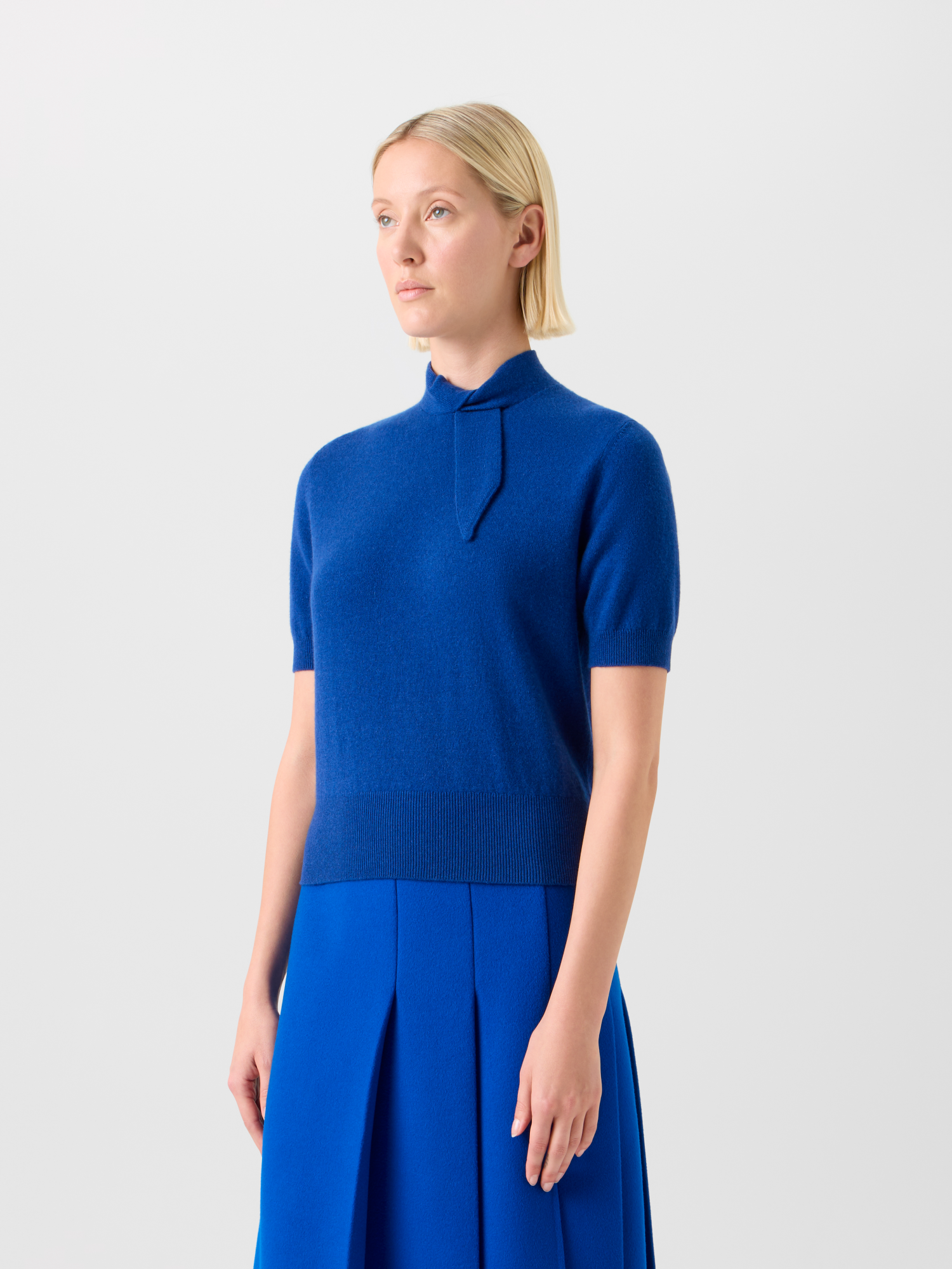 Designer Short Sleeve Cashmere Sweater with Knot Detail - blue 