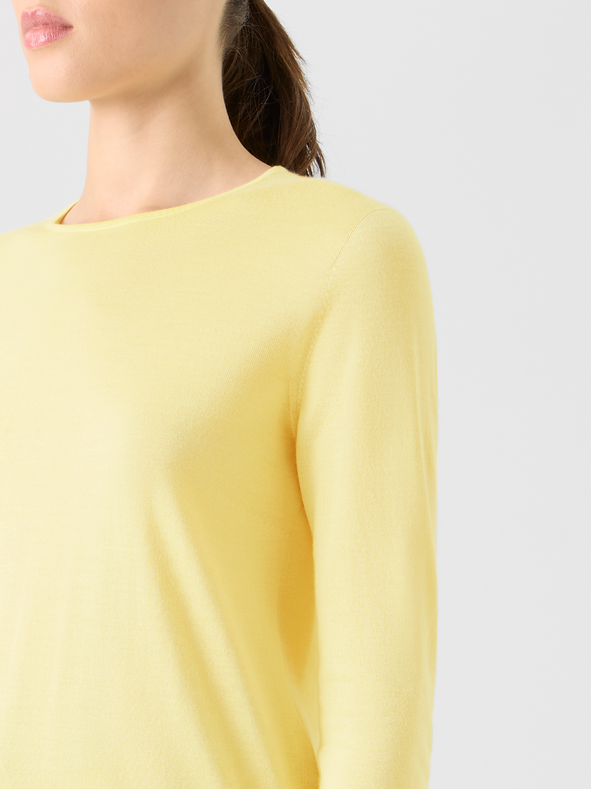 Designer Seamless Crew Neck Sweater in Cashmere Silk - yellow #editorial