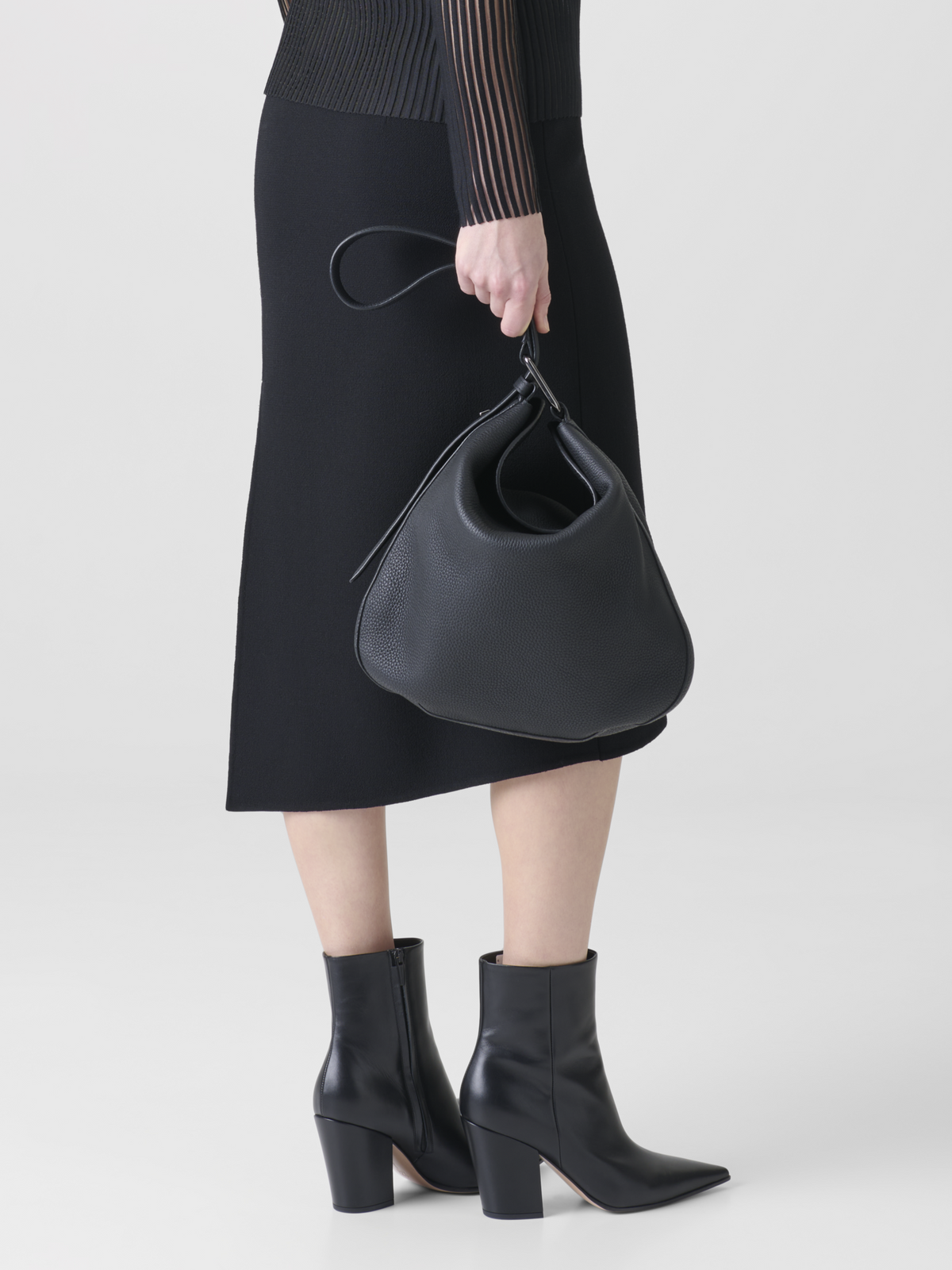 Designer Anna Medium Hobo - neutral - black #editorial