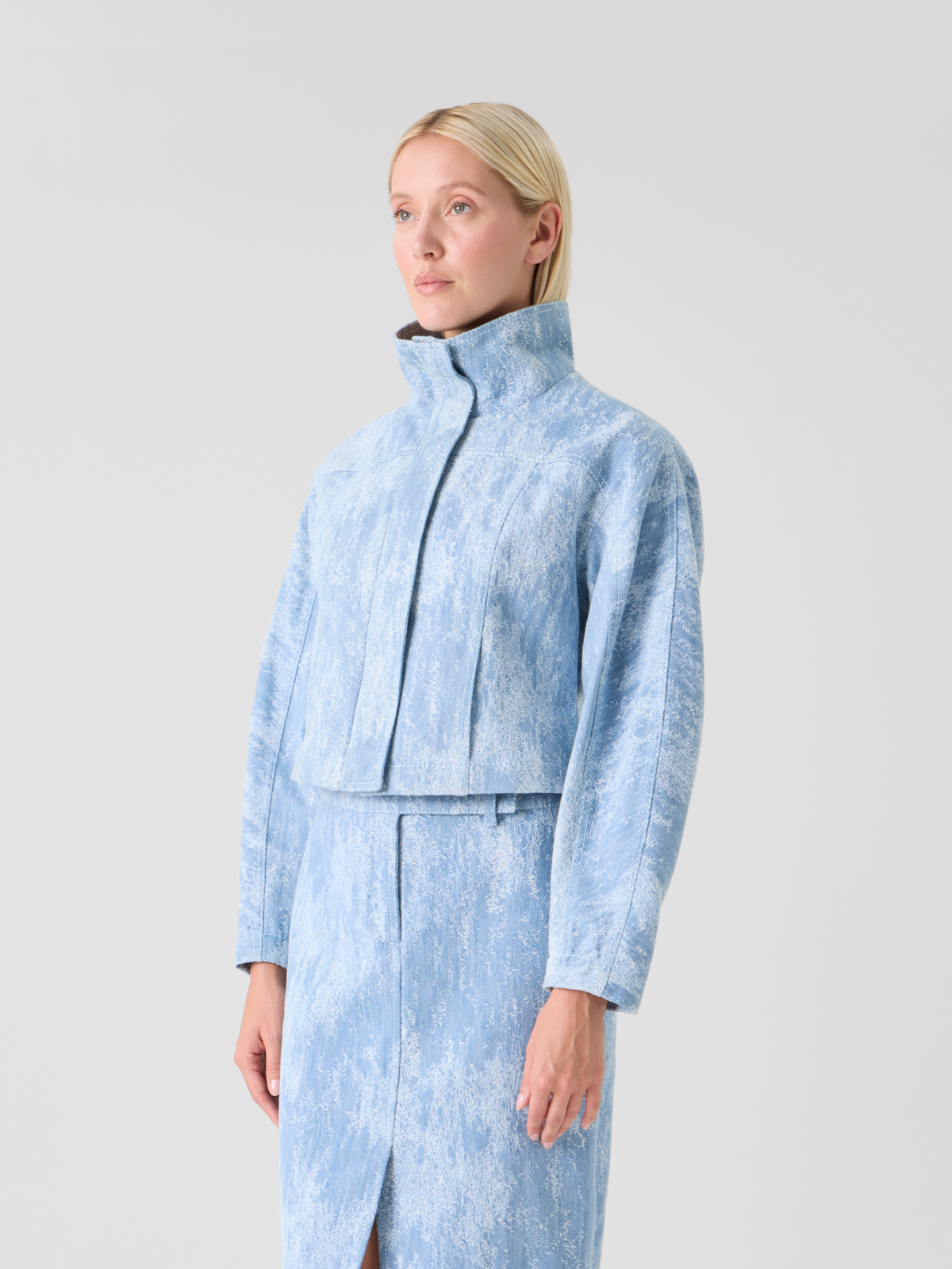 Designer Fitted Jacquard Denim Cropped Jacket - blue