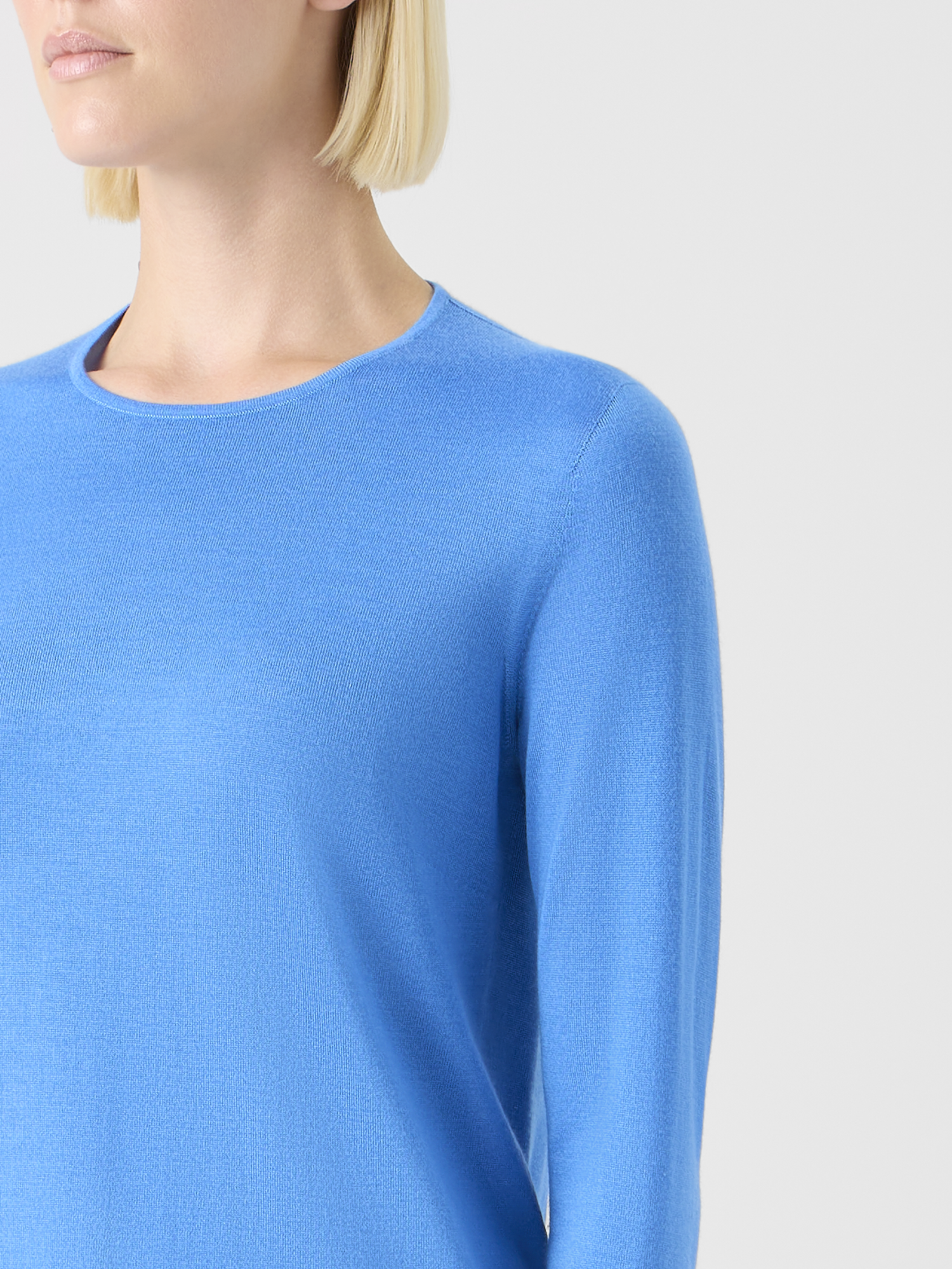 Designer Seamless Crew Neck Sweater in Cashmere Silk - navy - blue 