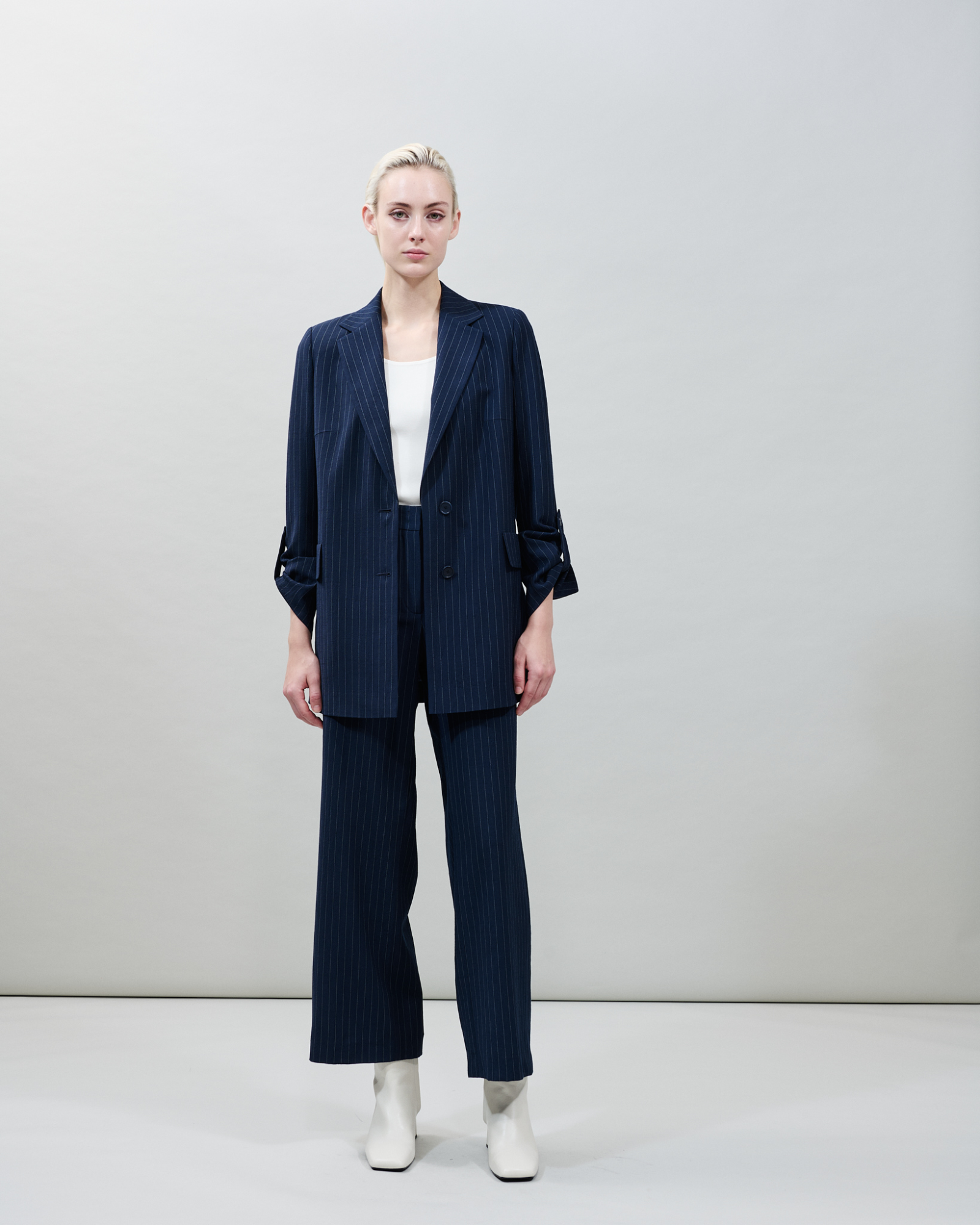 Designer Relaxed Boyfriend Blazer in Striped Cool Wool - neutral - navy - blue 