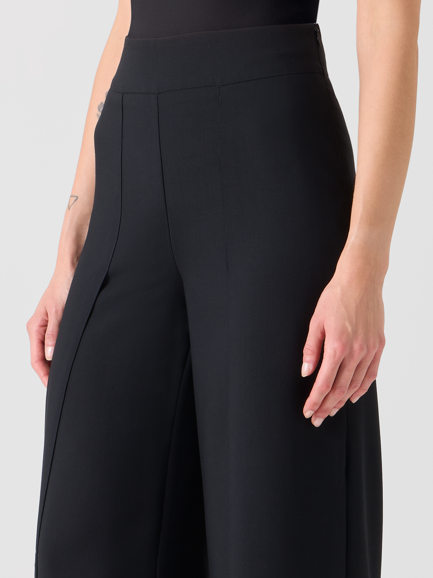 Designer Fellia Fluid Wide Slit Pants - black