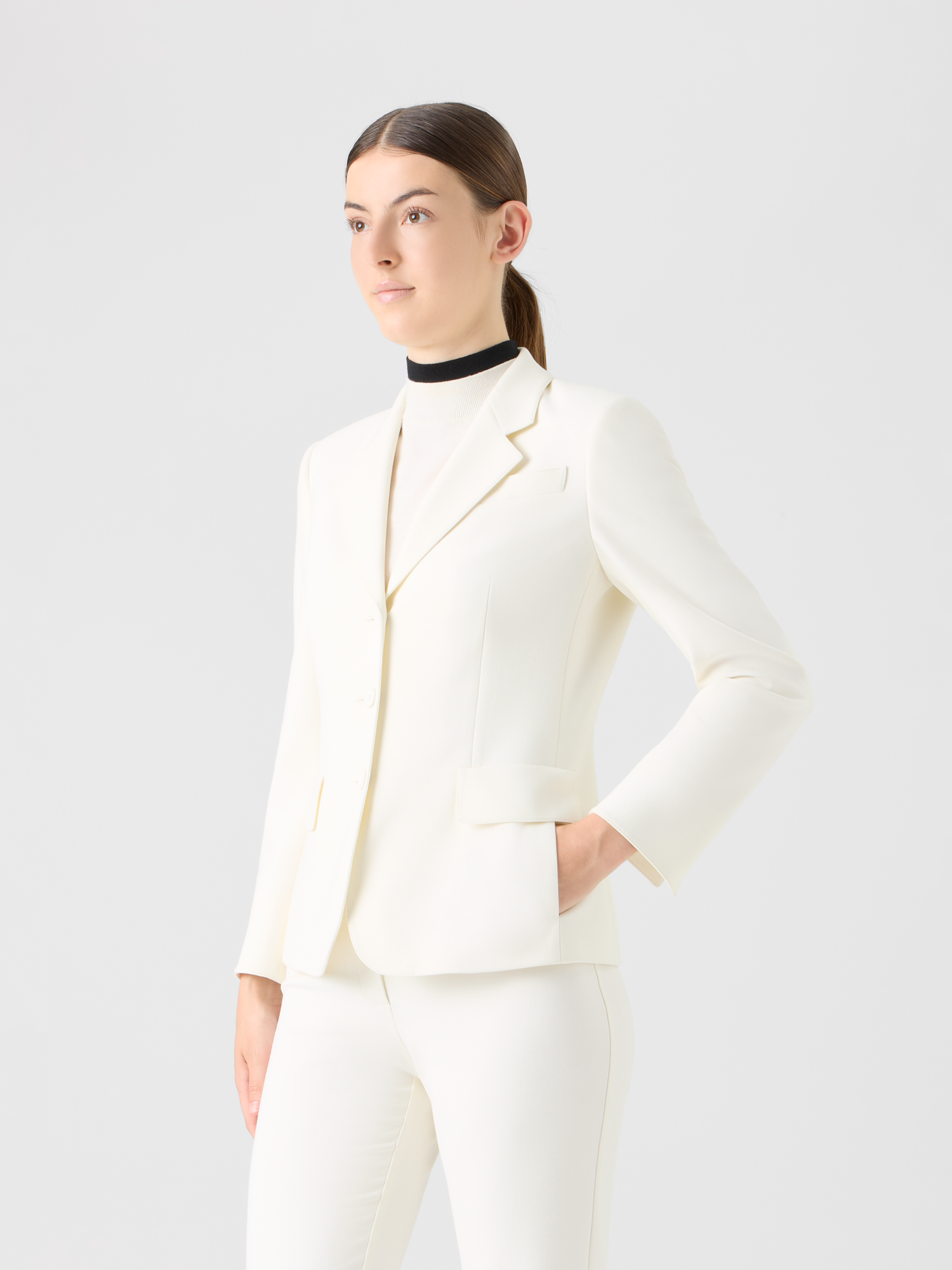 Designer Pebble Crêpe Three-Button Blazer - ecru 