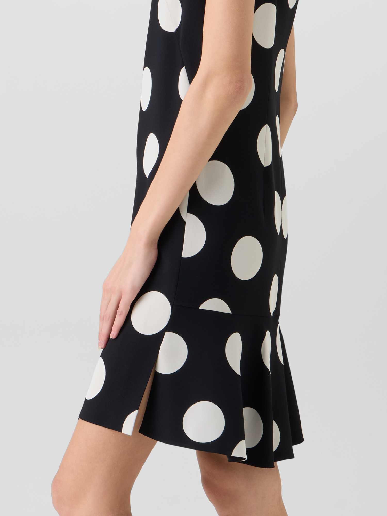 Designer Sleeveless Viscose-Stretch Crêpe Shift Dress - black 