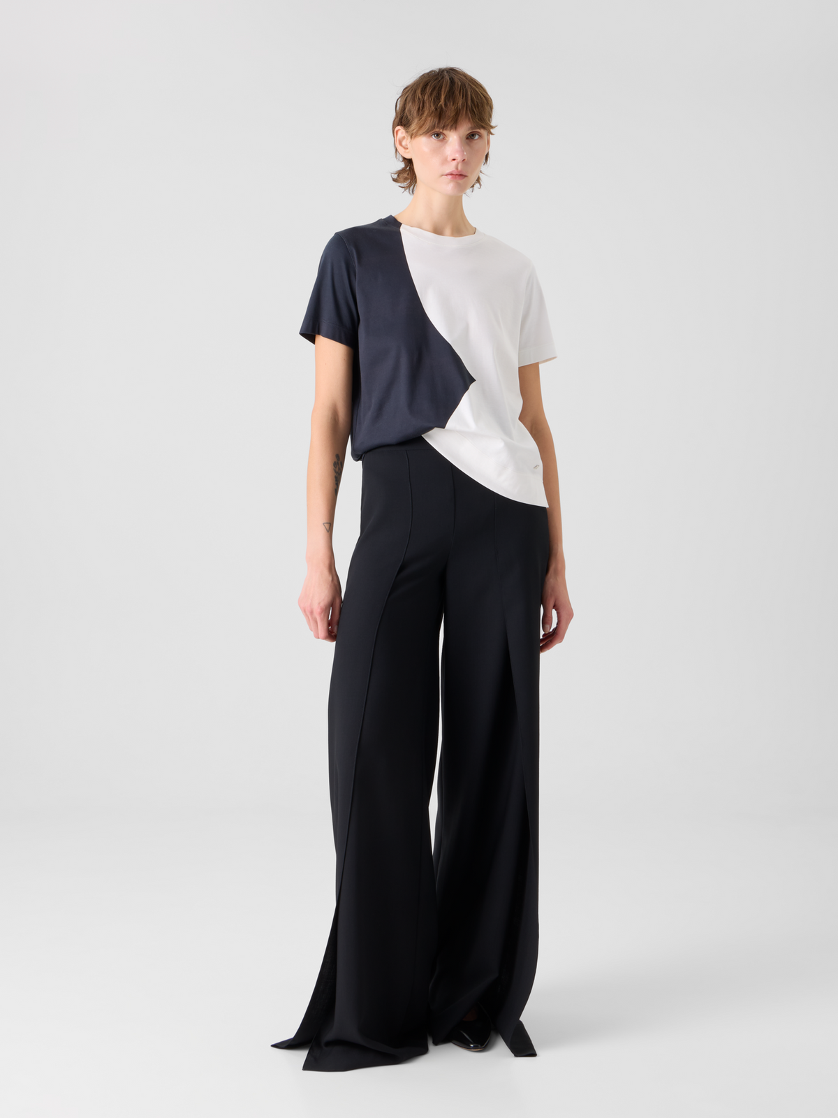 Designer Fellia Fluid Wide Slit Pants - black