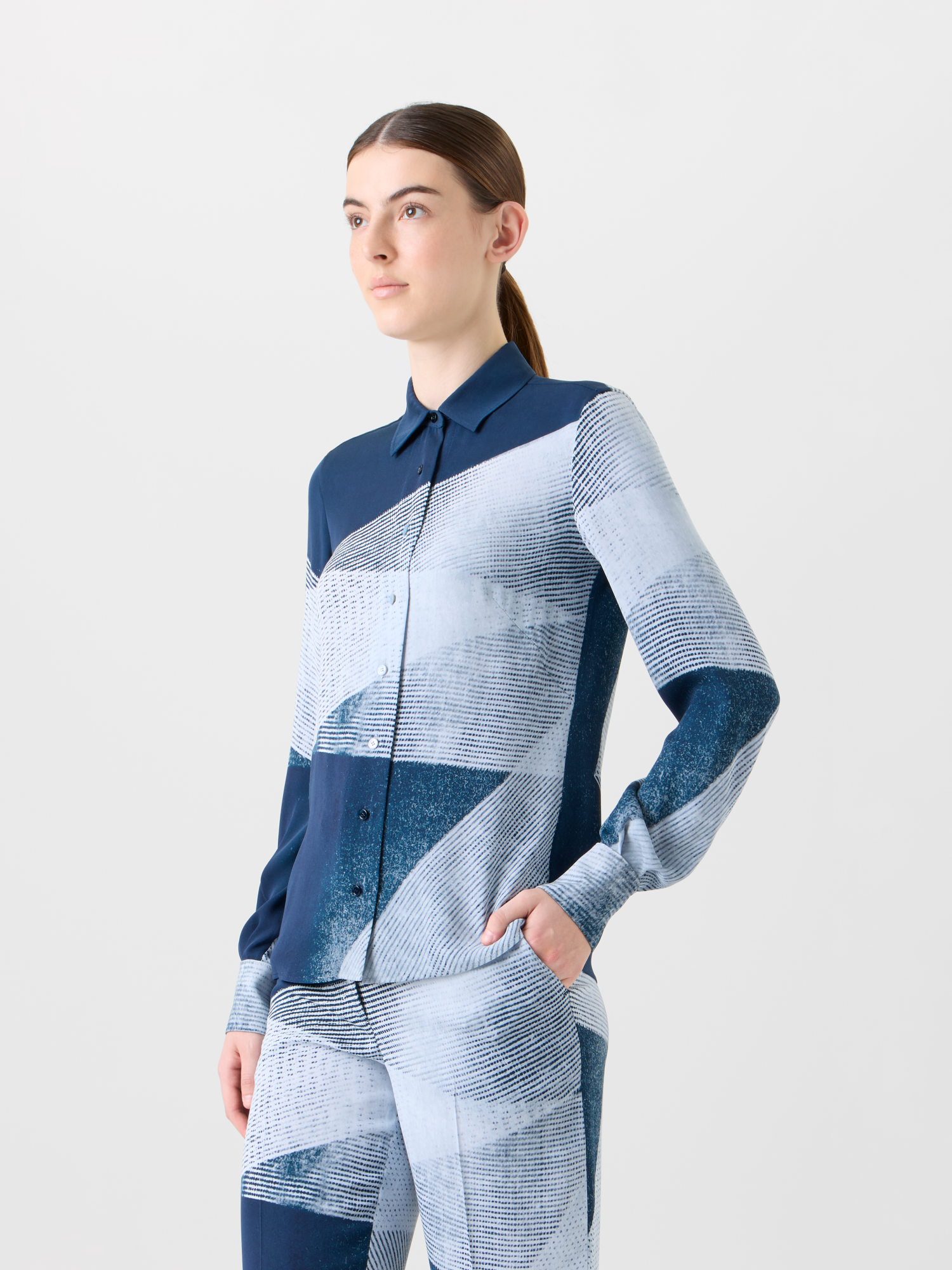 Designer Silk Crêpe Shirt Blouse in Zigzag Print - neutral - navy - blue - multicolor 