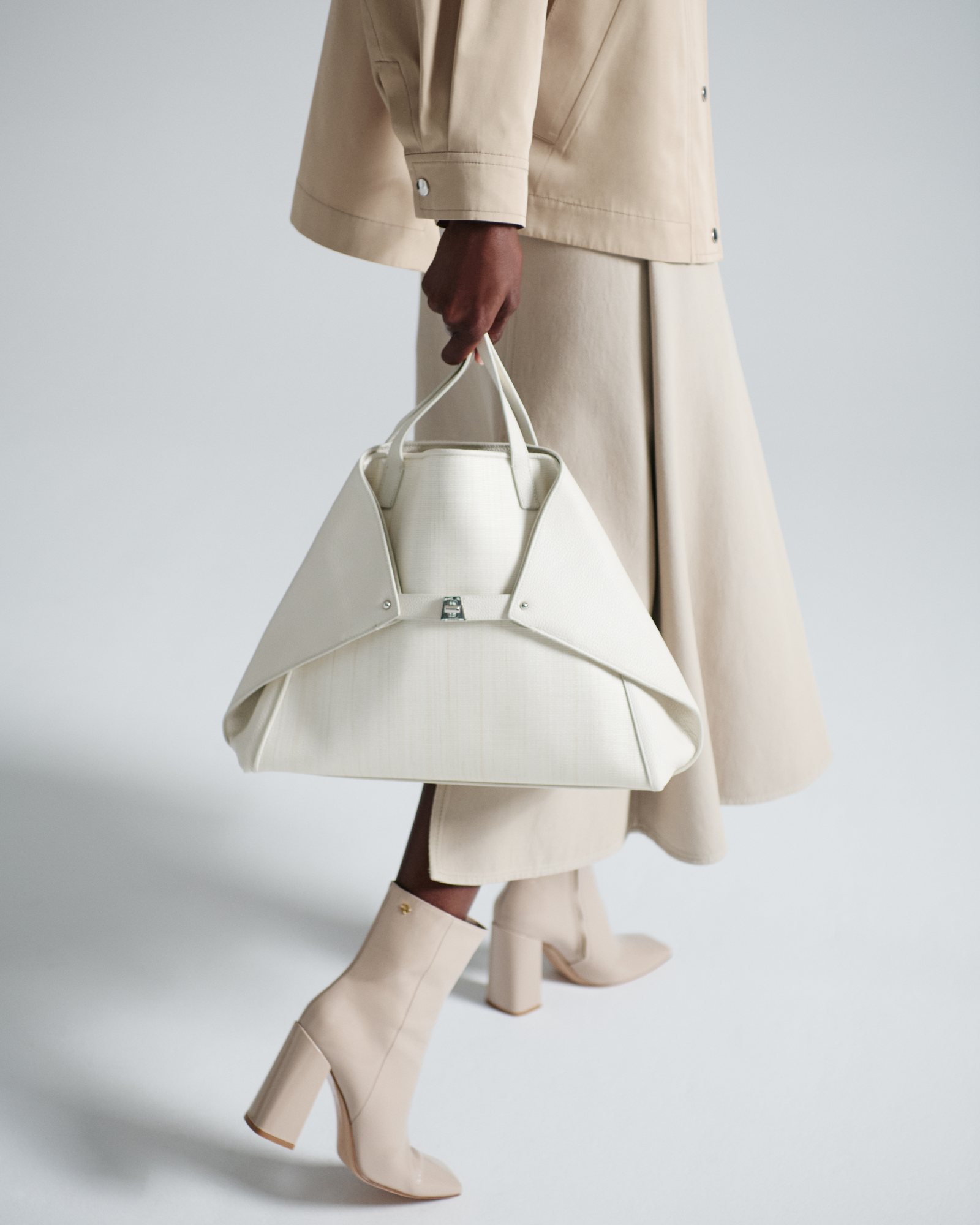 Designer Ai Medium Shoulder Tote - neutral - ecru - white 