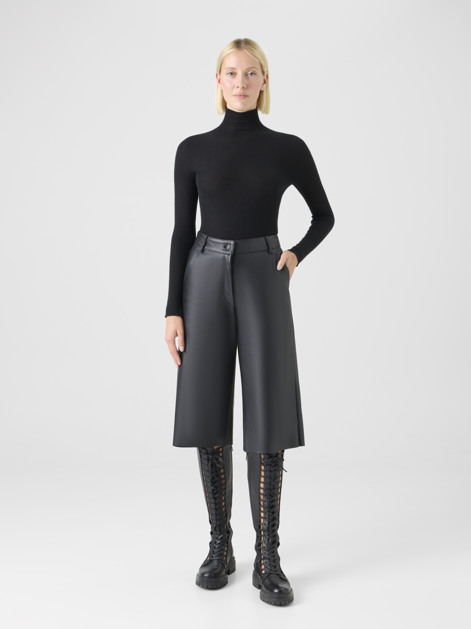 Designer WidNappa Leather Wide-Leg Bermuda Shortse Leg Bermuda in Fine Nappa Leather - black 