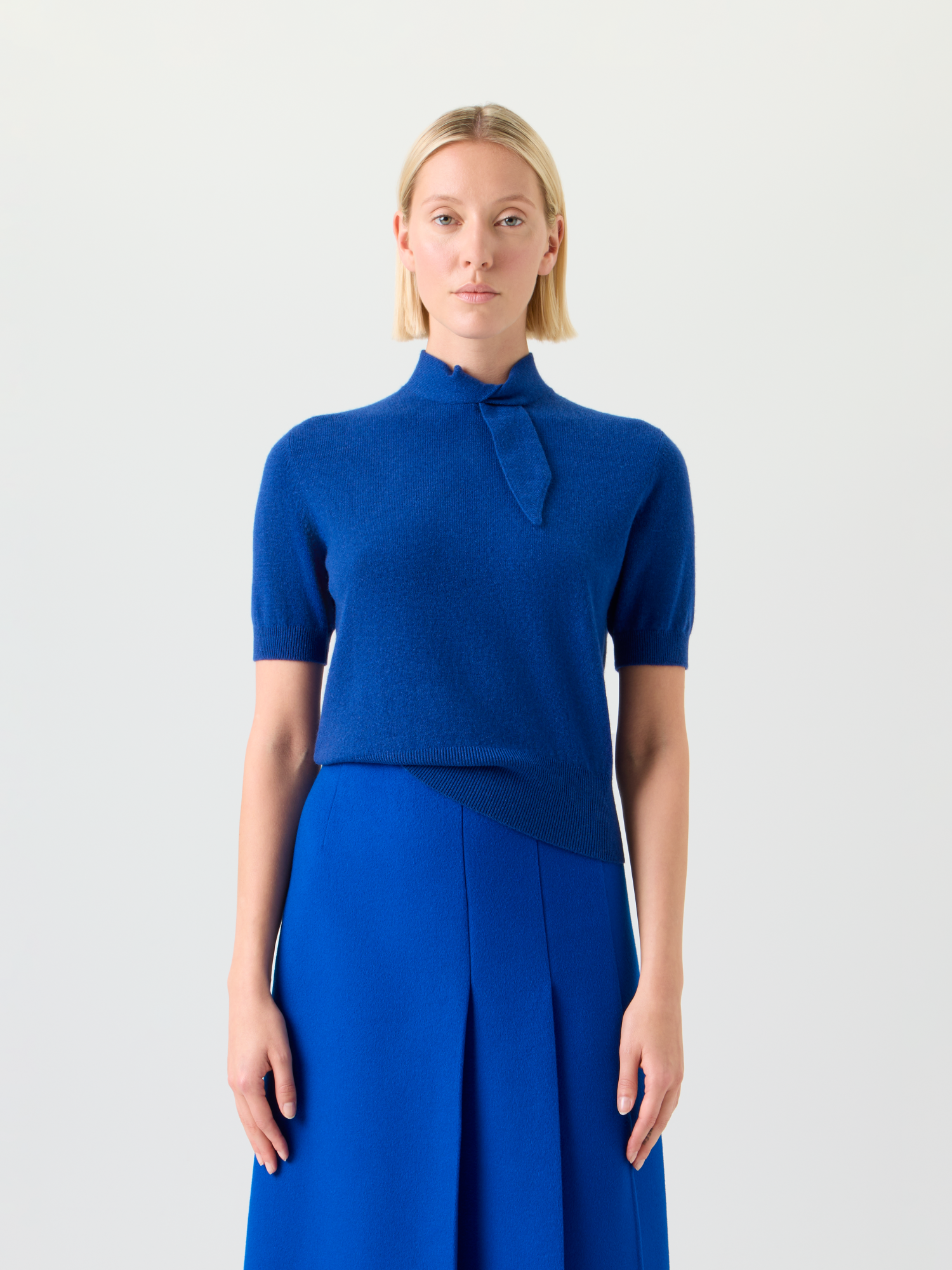Designer Short Sleeve Cashmere Sweater with Knot Detail - blue 