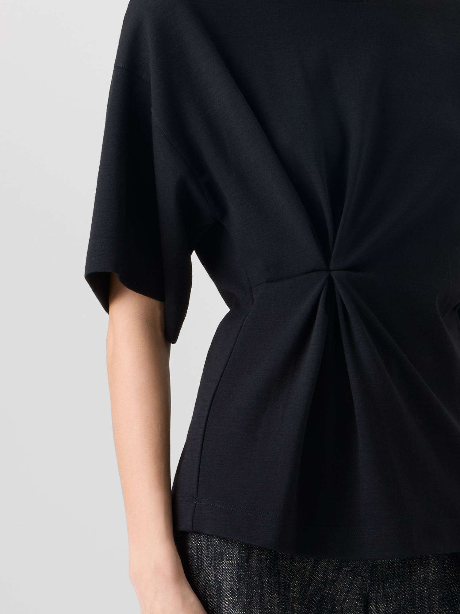 Designer Short-Sleeve Punto Dot T-Shirt - black 
