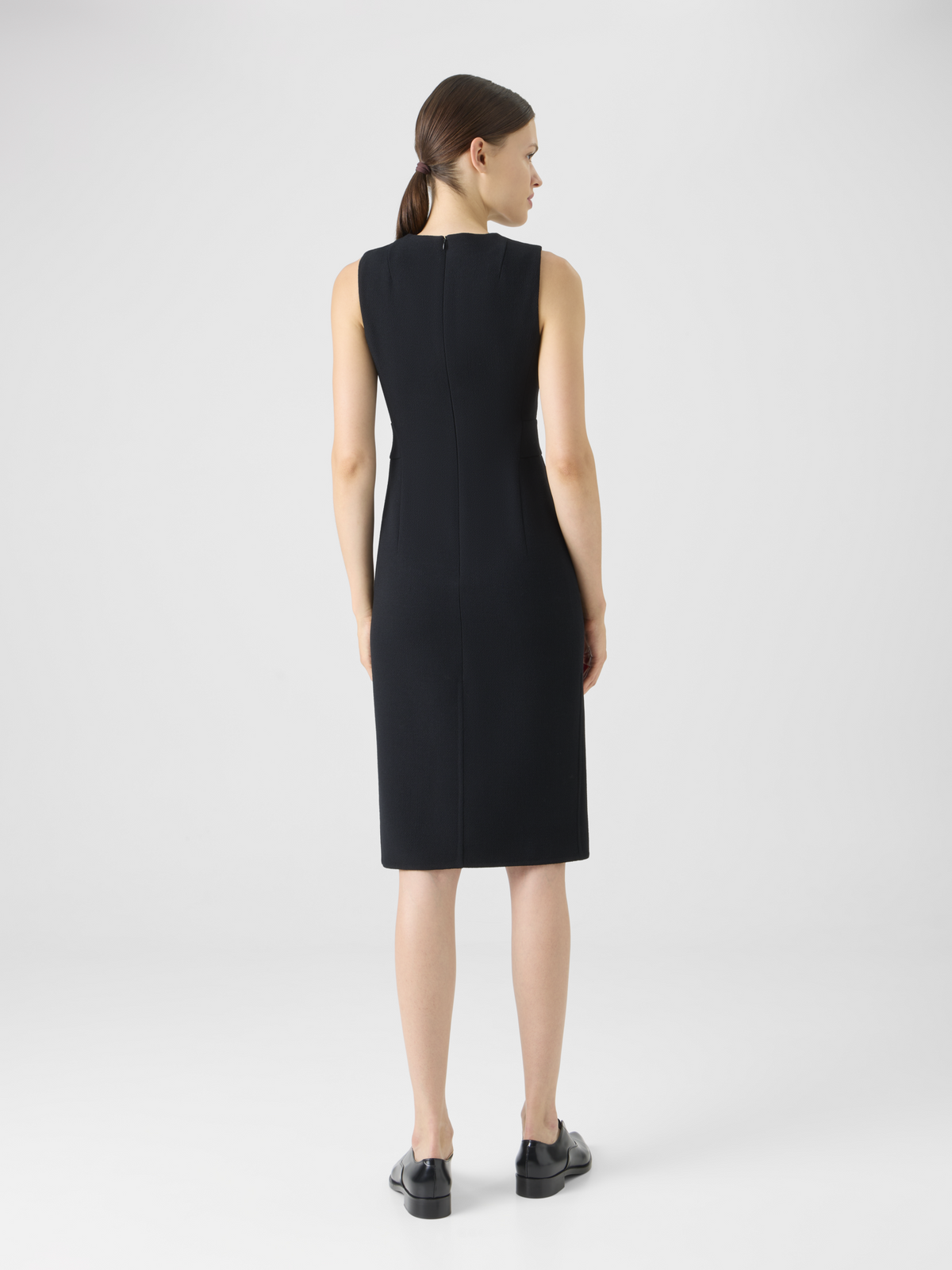 Designer Sleeveless Wool Crêpe Double-Face Sheath Dress - black #editorial