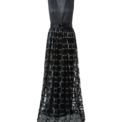 Ärmelloses Abendkleid mit verschiedenen Stickereien
