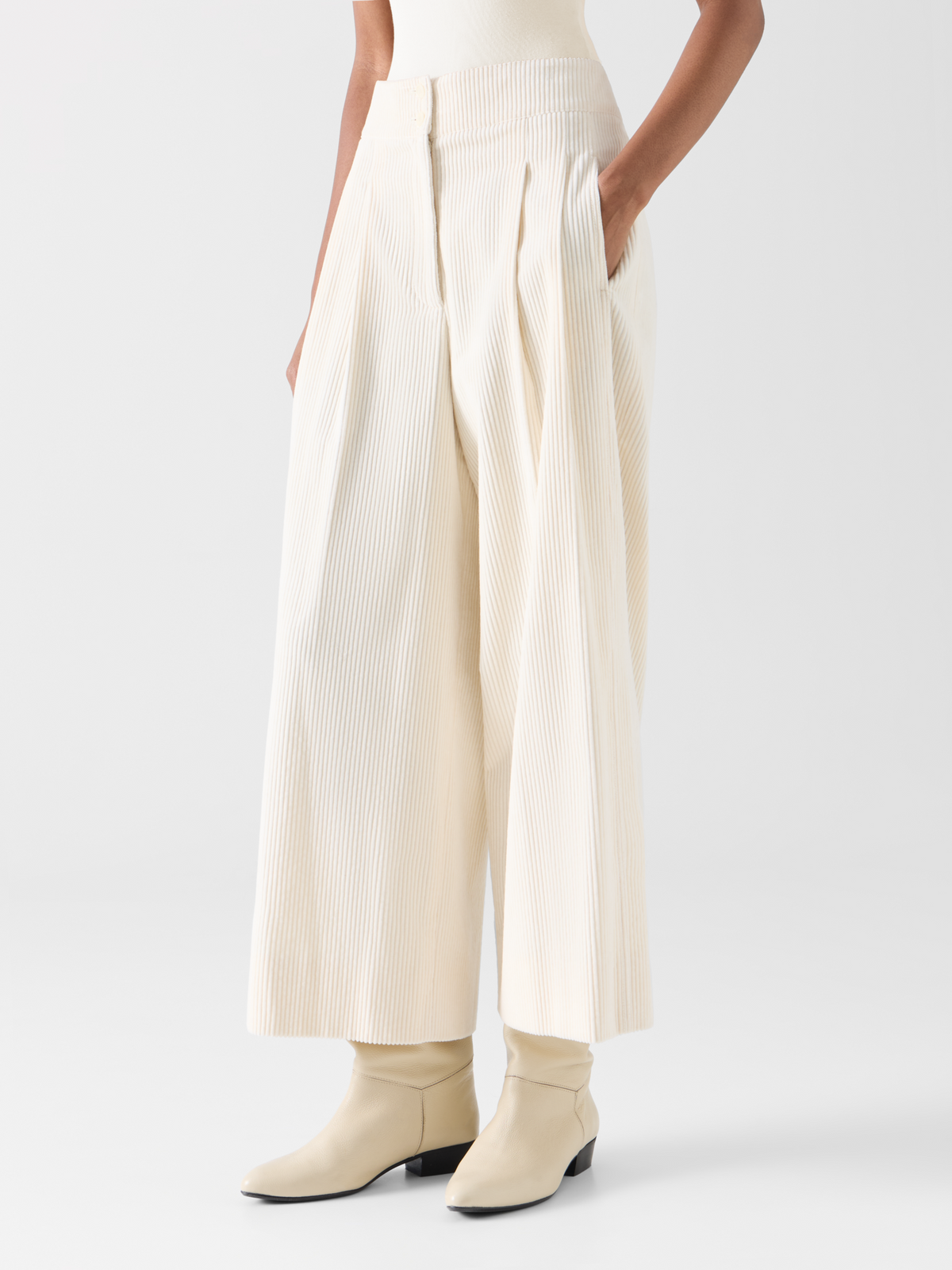 Designer Cropped Wide Pleated Pants in Cotton Corduroy - ecru 