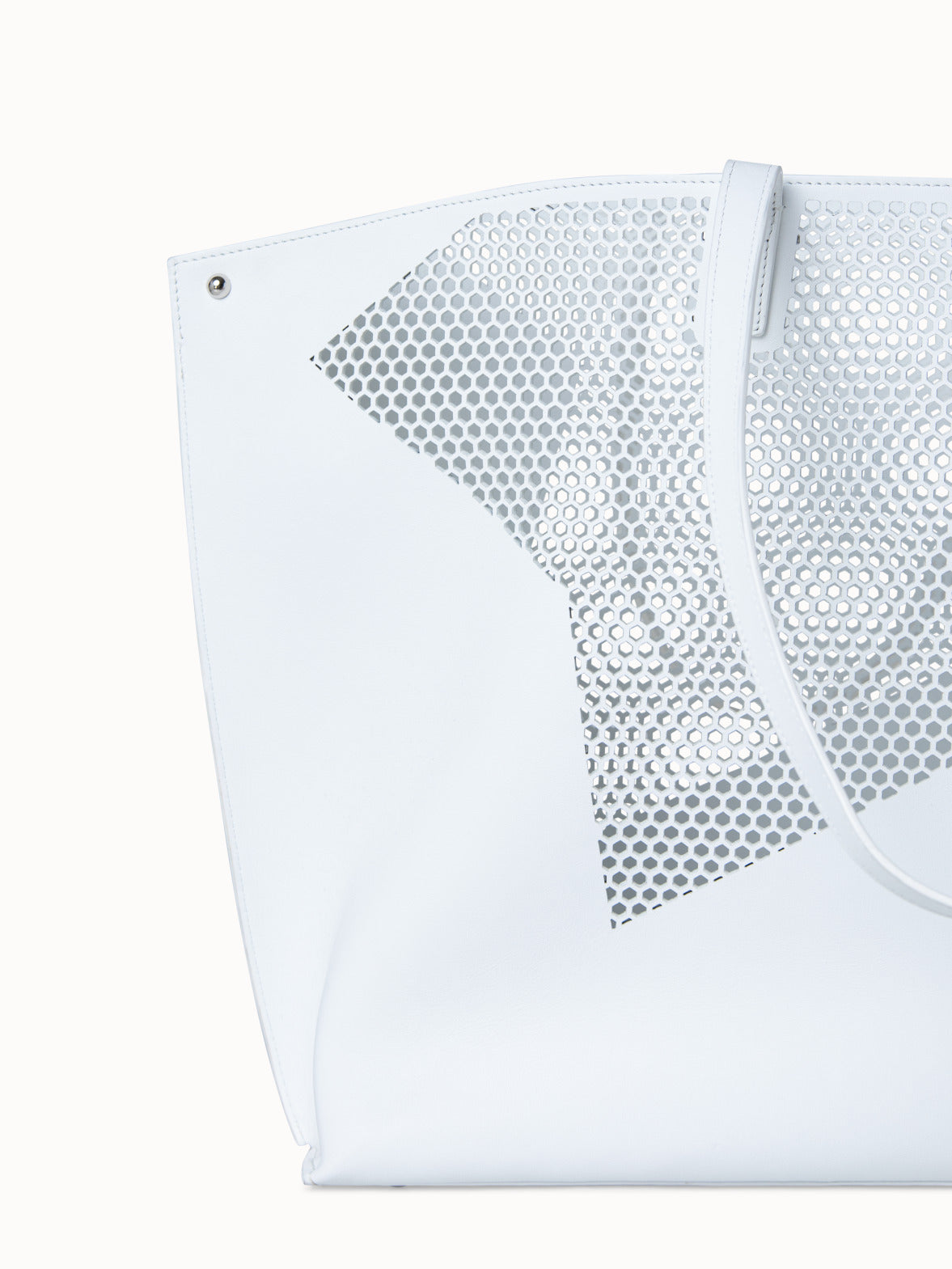 medium shoulder bag in Lasercut Kinderstern - white